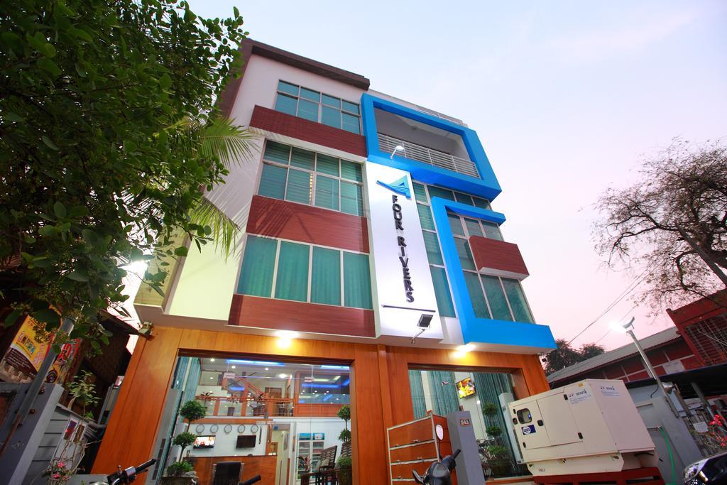Four Rivers B&B Mandalay Esterno foto