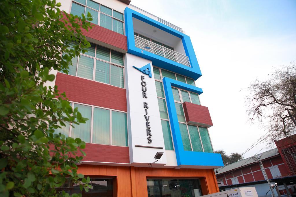Four Rivers B&B Mandalay Esterno foto