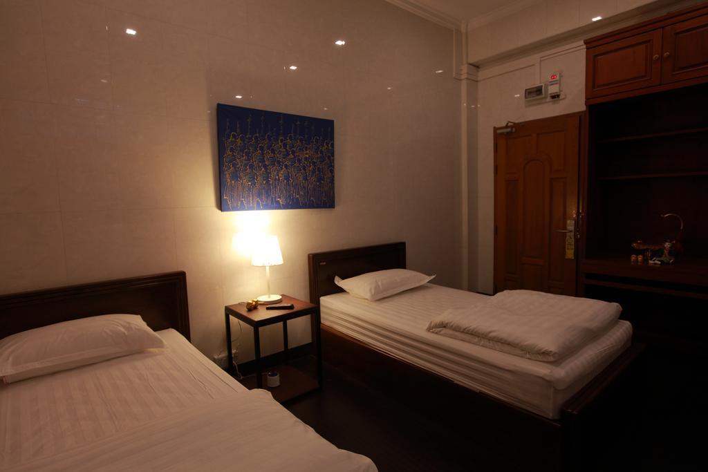 Four Rivers B&B Mandalay Esterno foto